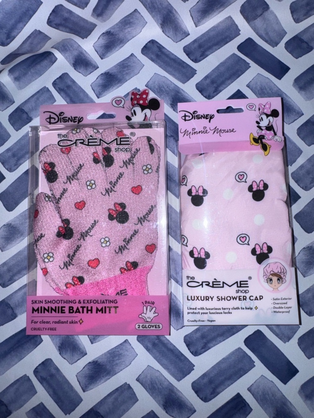 The Crème Shop Disney Minnie Mouse Pink Bath Mitt & Shower Cap Set